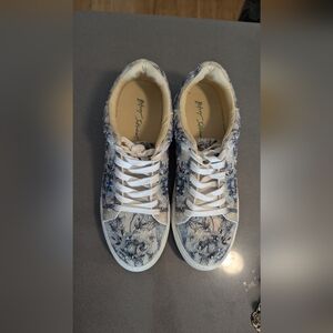 Betsy Johnson Sidny Platform Sneaker